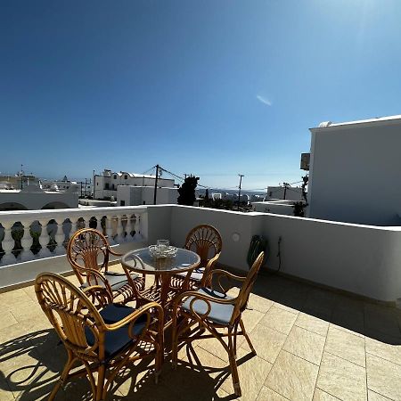 Veldi Art - Kamari Beach Apartment Fira  Eksteriør billede