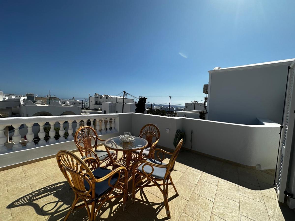 Veldi Art - Kamari Beach Apartment Fira  Eksteriør billede