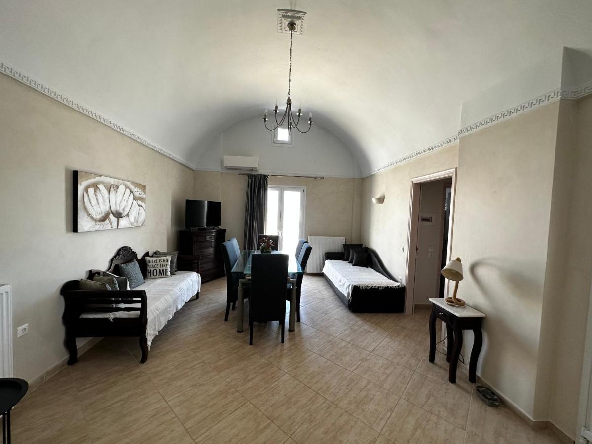 Veldi Art - Kamari Beach Apartment Fira  Eksteriør billede
