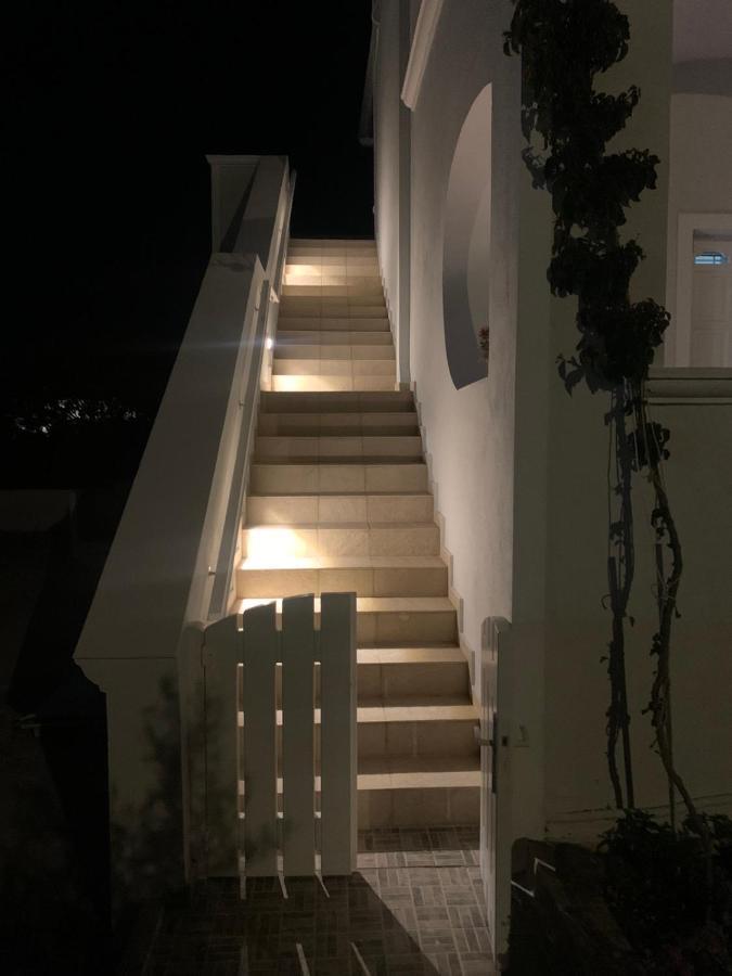 Veldi Art - Kamari Beach Apartment Fira  Eksteriør billede