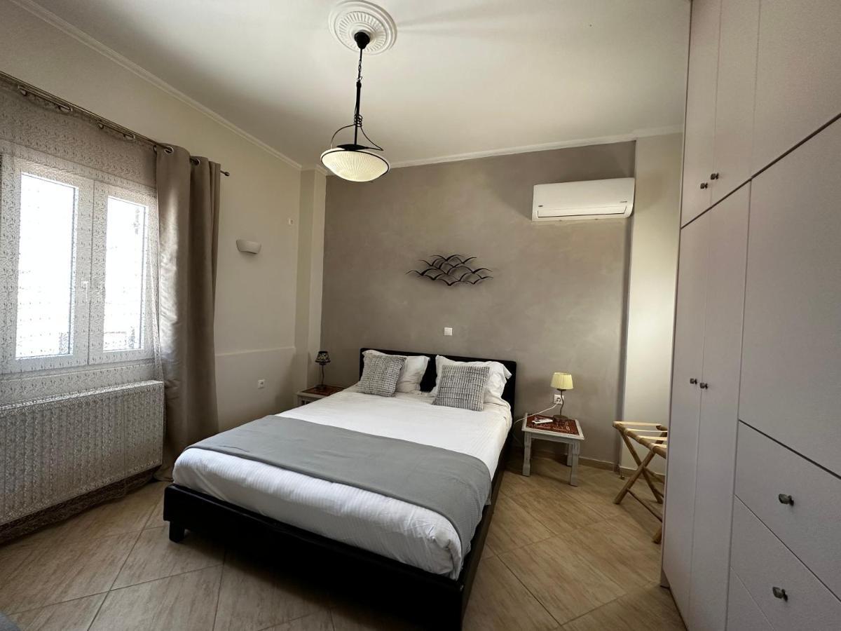 Veldi Art - Kamari Beach Apartment Fira  Eksteriør billede