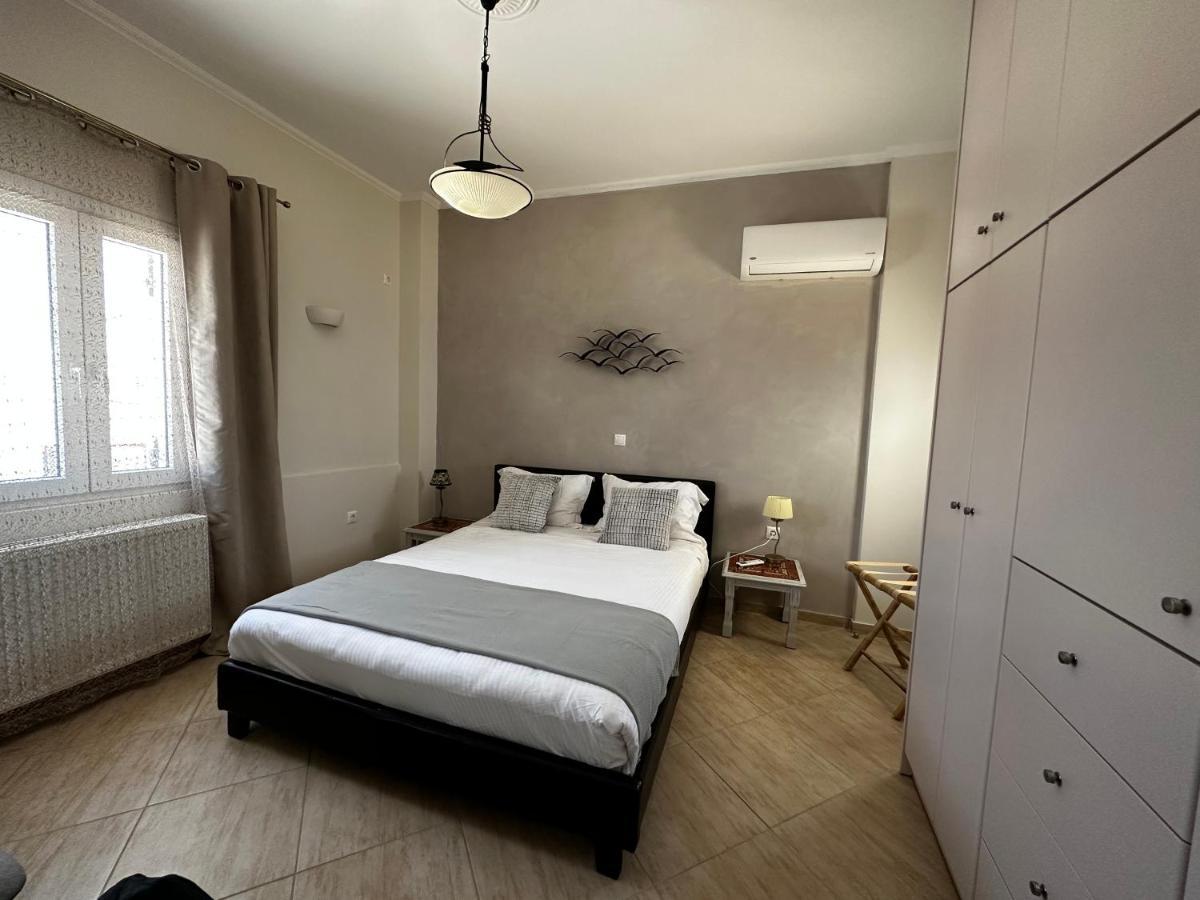 Veldi Art - Kamari Beach Apartment Fira  Eksteriør billede
