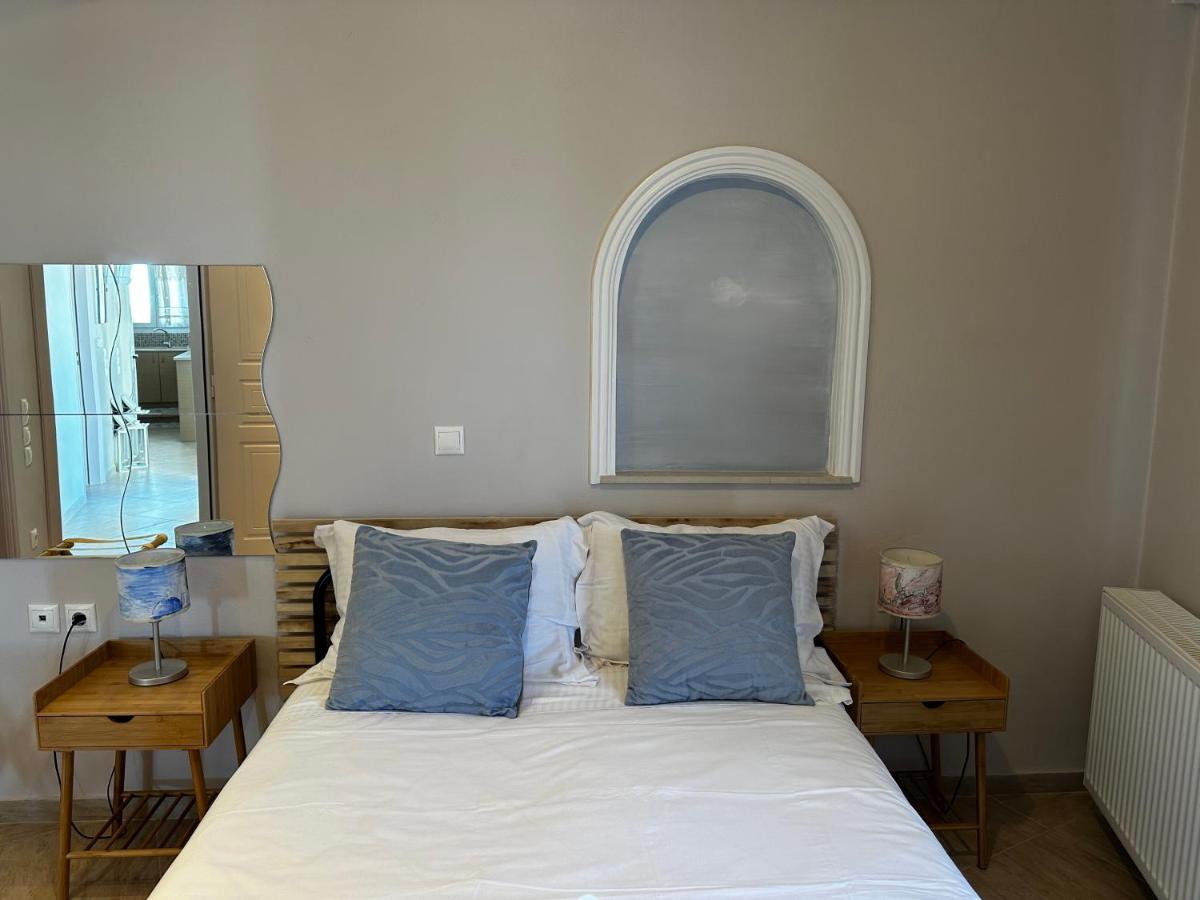 Veldi Art - Kamari Beach Apartment Fira  Eksteriør billede
