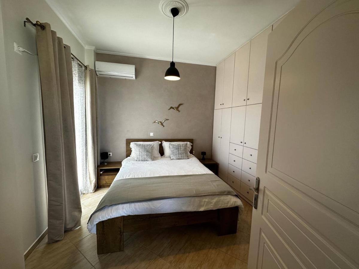 Veldi Art - Kamari Beach Apartment Fira  Eksteriør billede