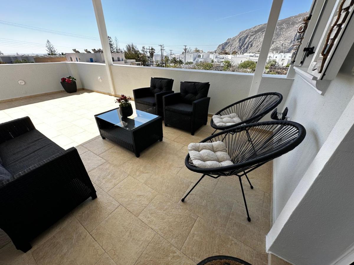 Veldi Art - Kamari Beach Apartment Fira  Eksteriør billede