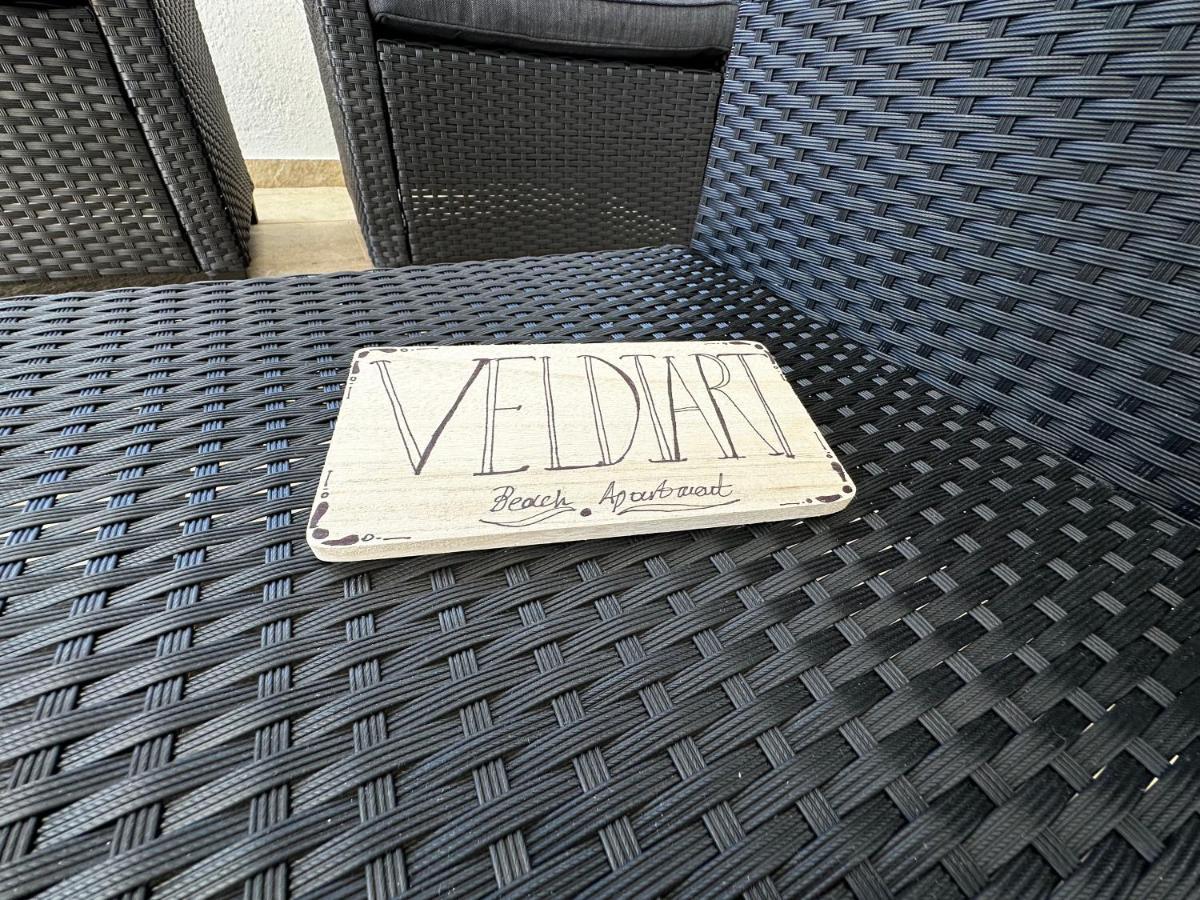Veldi Art - Kamari Beach Apartment Fira  Eksteriør billede