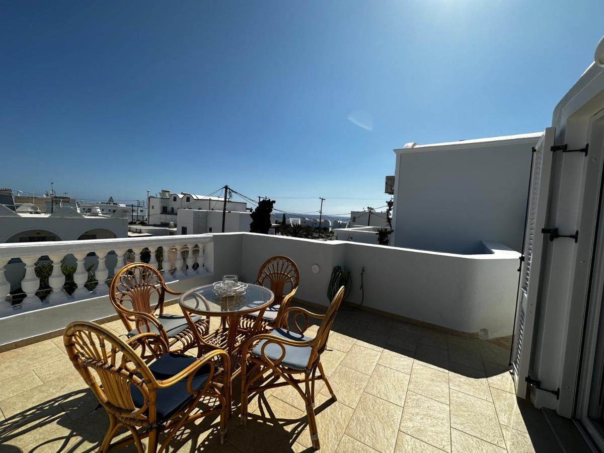 Veldi Art - Kamari Beach Apartment Fira  Eksteriør billede