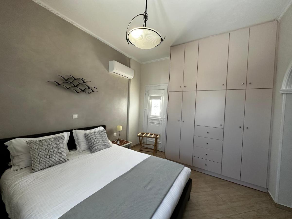 Veldi Art - Kamari Beach Apartment Fira  Eksteriør billede
