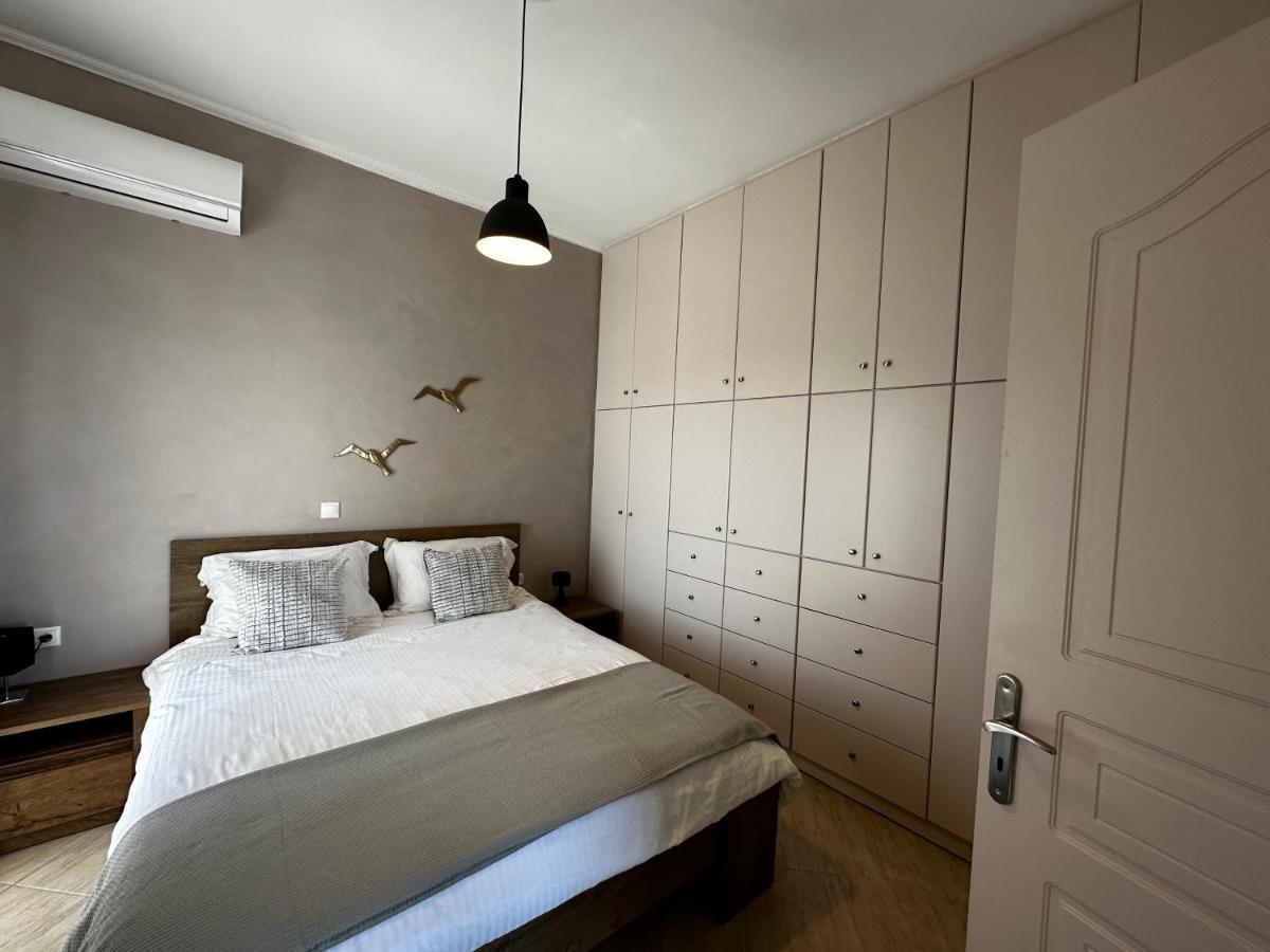 Veldi Art - Kamari Beach Apartment Fira  Eksteriør billede