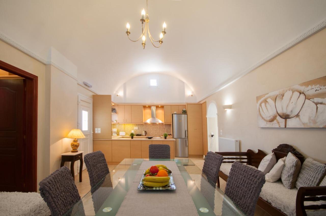 Veldi Art - Kamari Beach Apartment Fira  Eksteriør billede