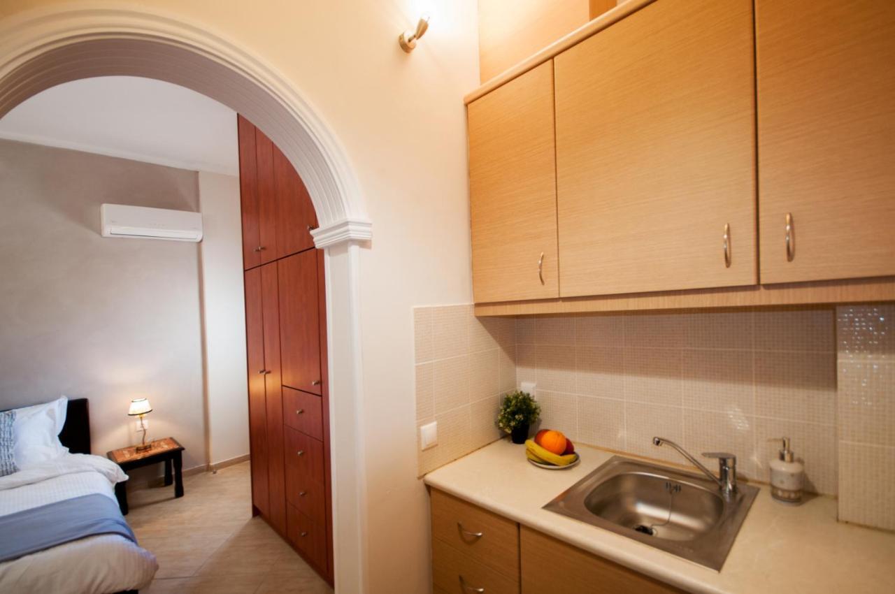 Veldi Art - Kamari Beach Apartment Fira  Eksteriør billede