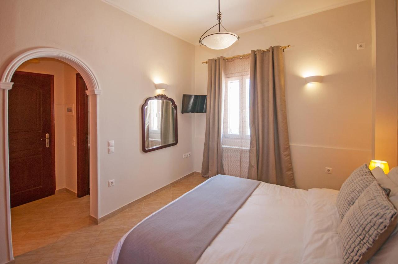 Veldi Art - Kamari Beach Apartment Fira  Eksteriør billede