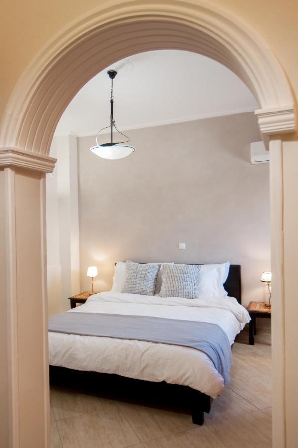 Veldi Art - Kamari Beach Apartment Fira  Eksteriør billede