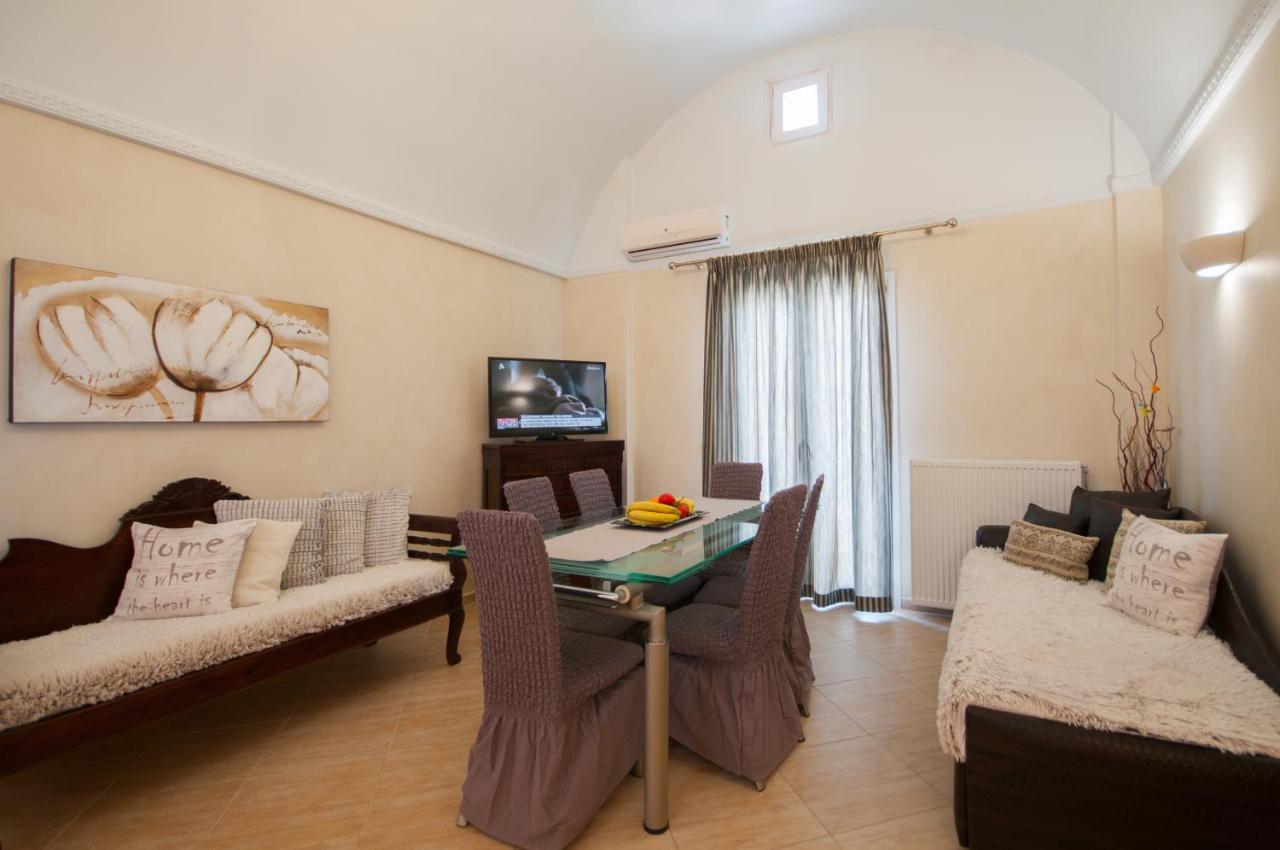 Veldi Art - Kamari Beach Apartment Fira  Eksteriør billede